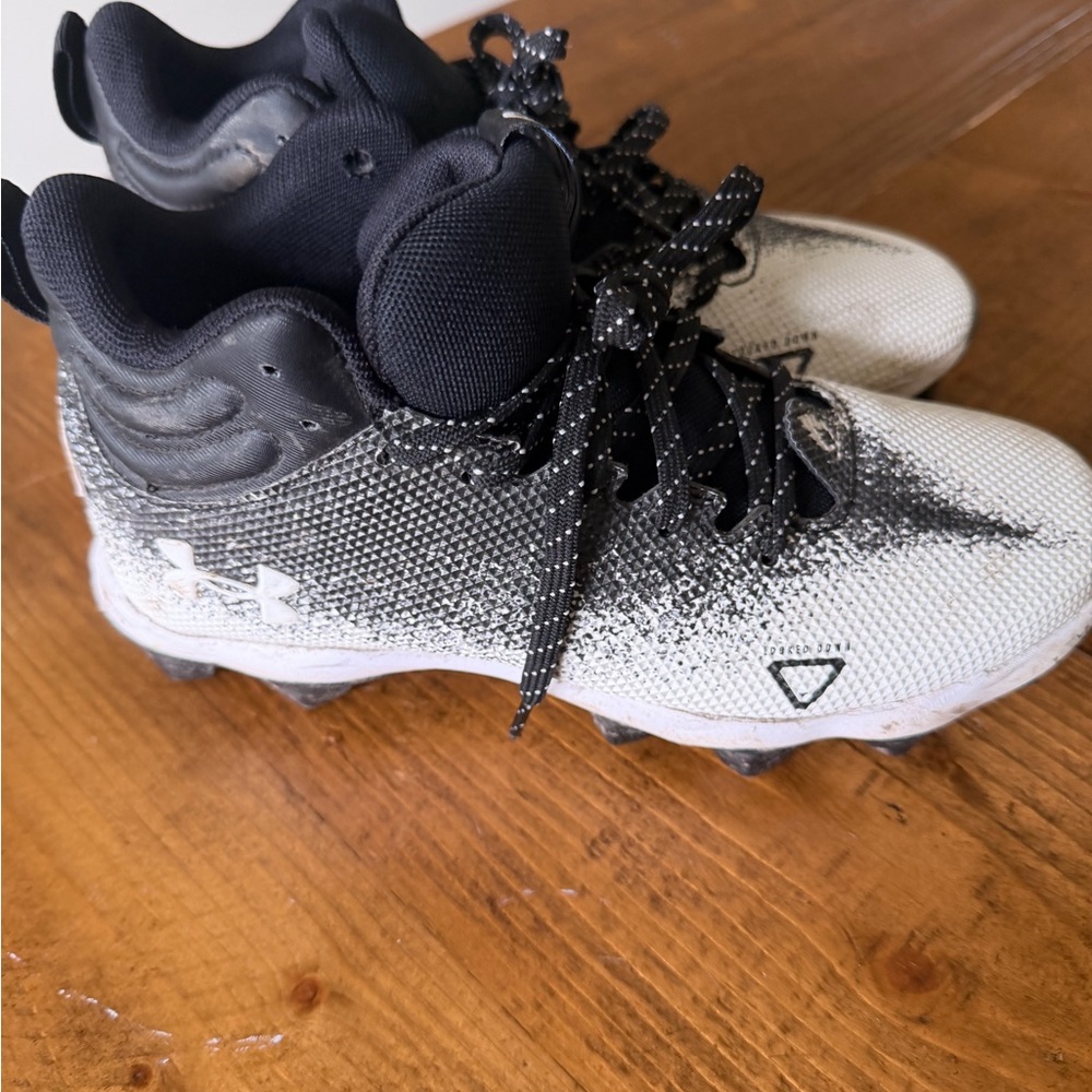 Under Armour Kids Black and White Lacrosse or Football Cleats